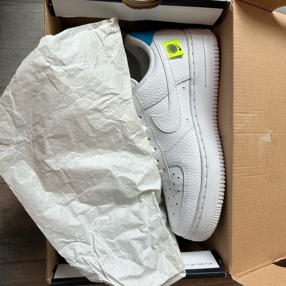 Wmns Air Force 1 '07 SE 'Worldwide Pack - Volt' - Picture 9 of 9